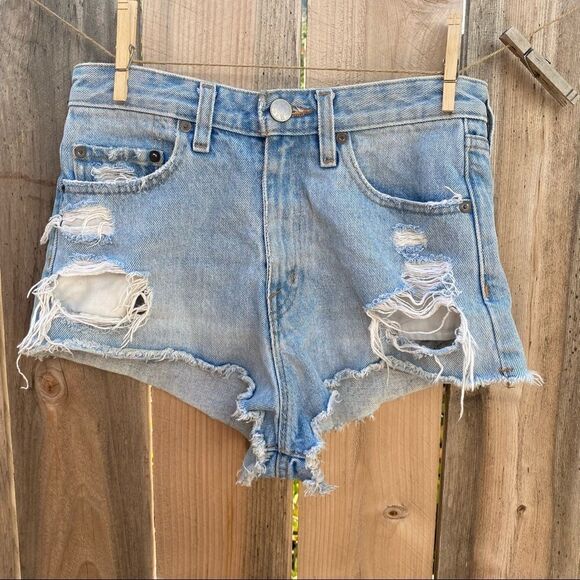 BDG Shorts Womens High Rise Rise Cut Off Frayed Destroyed Denim Short SZ 26 - Picture 9 of 11